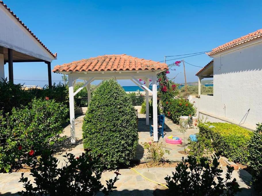 Familienfreundliches Fischerhaus am Strand Porto Heli Exterior foto