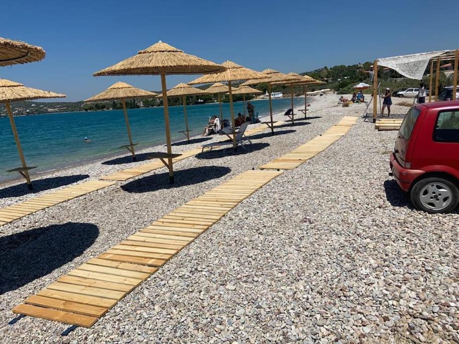 Familienfreundliches Fischerhaus am Strand Porto Heli Exterior foto