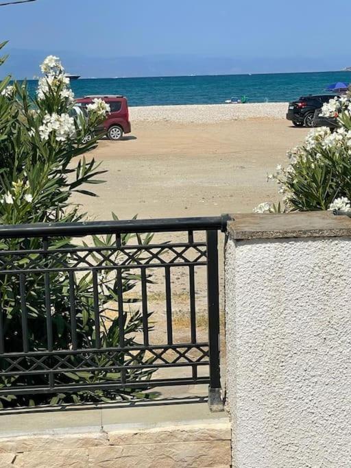 Familienfreundliches Fischerhaus am Strand Porto Heli Exterior foto